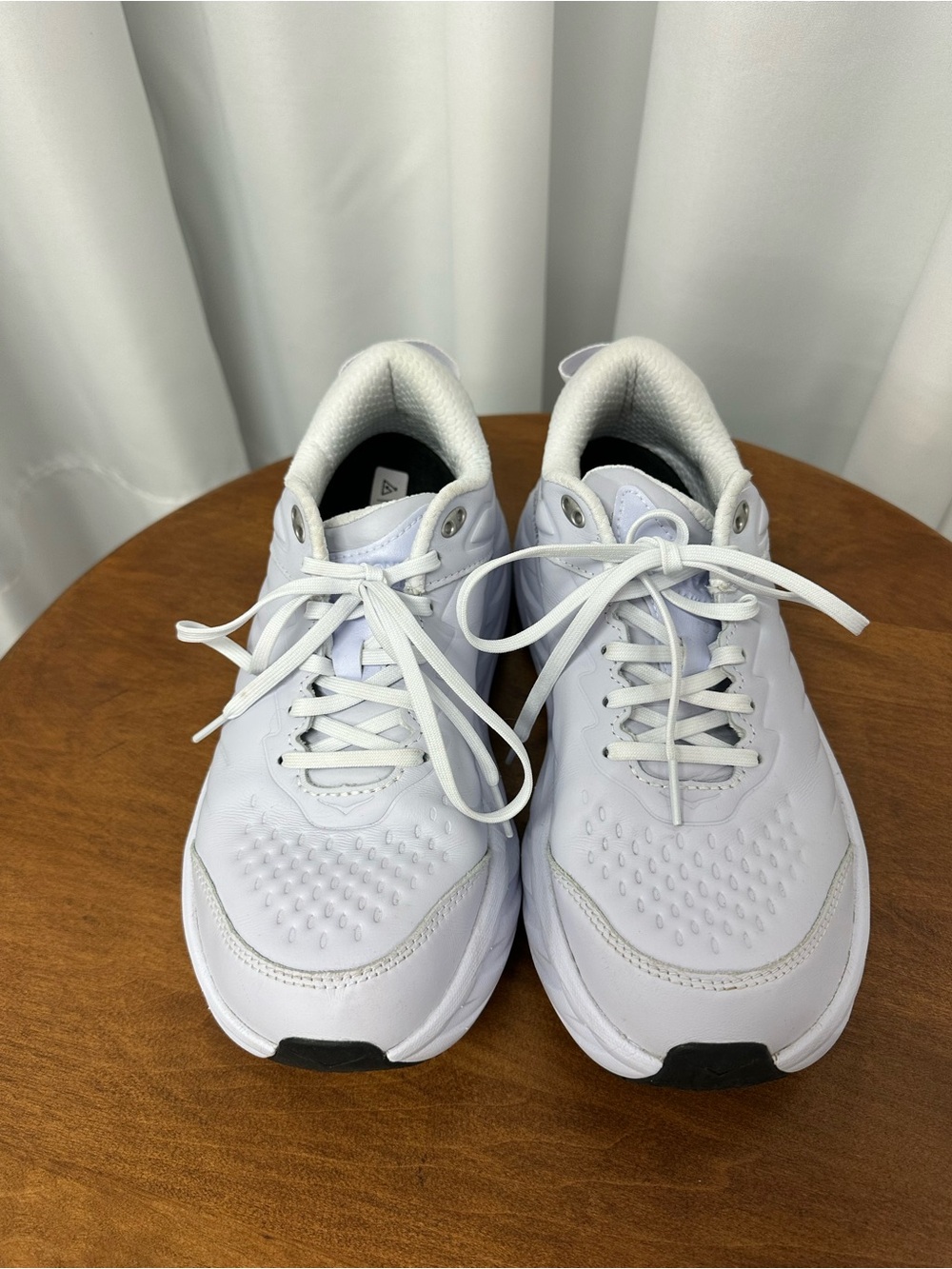Hoka One One Women's size 9.5 White leather Sneakers bondi slip resistant